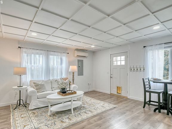 2nd image of 609 SE 8th St