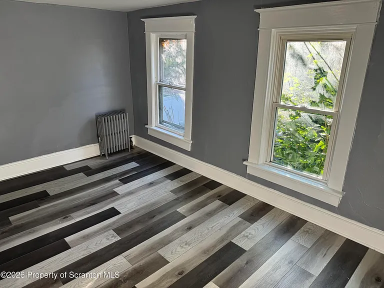 219 N Bromley Ave — Photo 16