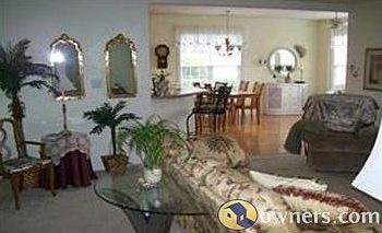 Living room/dining areas