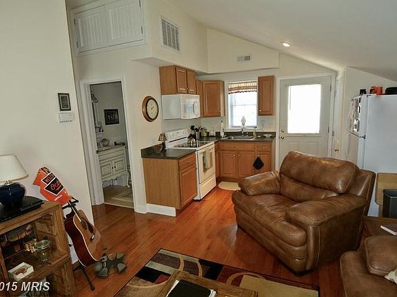Kitchen/ Living Room