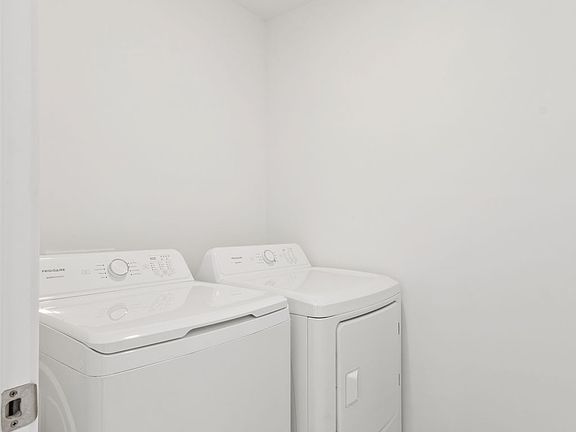 2nd image of 2789 Herndon Ln