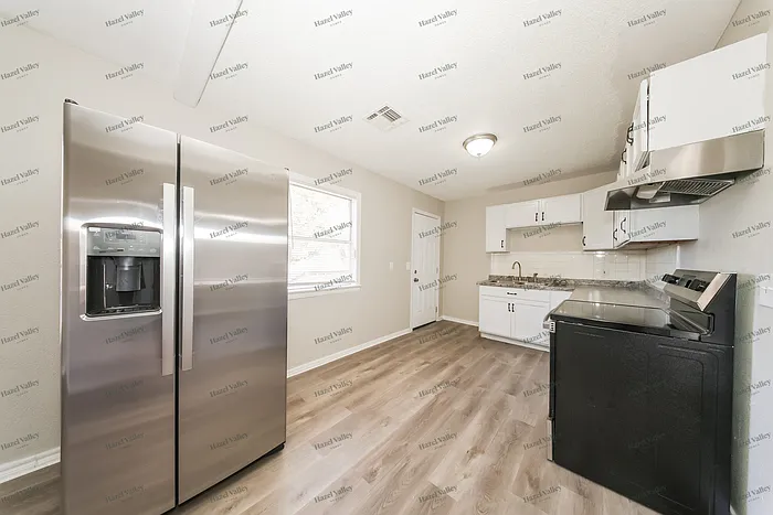 1517 Oelke Dr — Photo 5