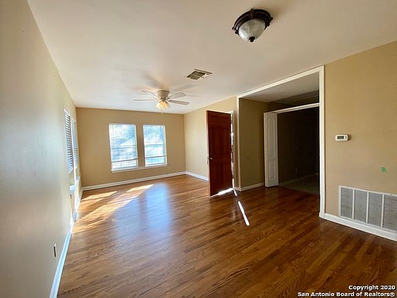 3rd image of 267 Eland Dr