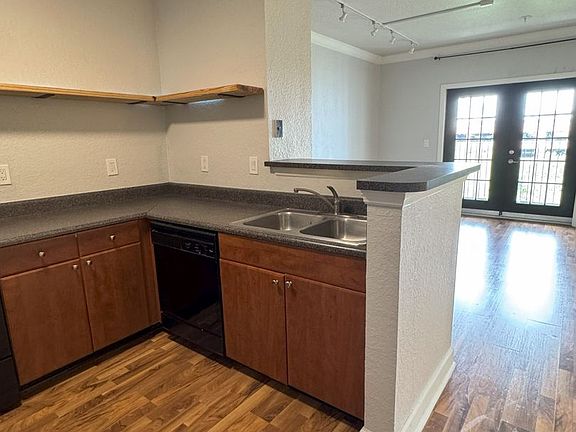 5th image of 206 E South St Unit 6030