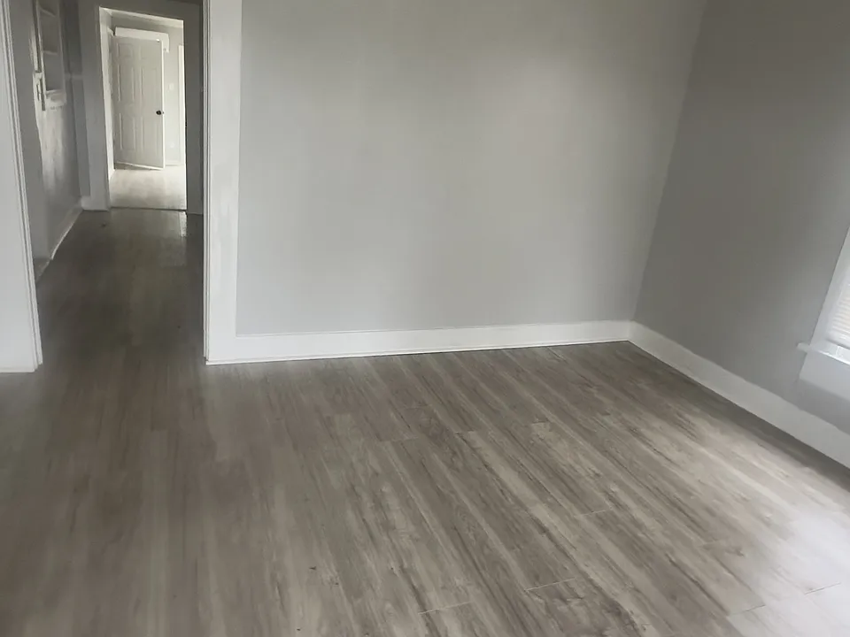 323 W 22nd St