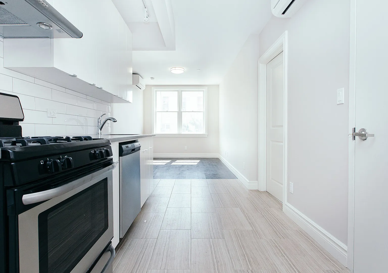 439 Knickerbocker Avenue — Photo 4