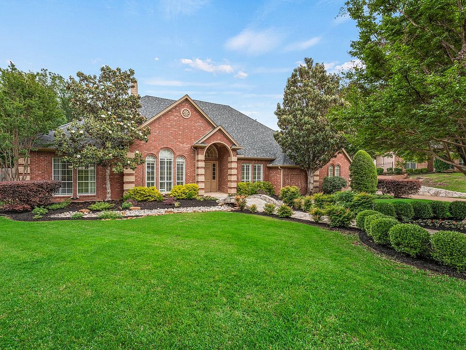 1st image of 800 Hillcrest Trl
