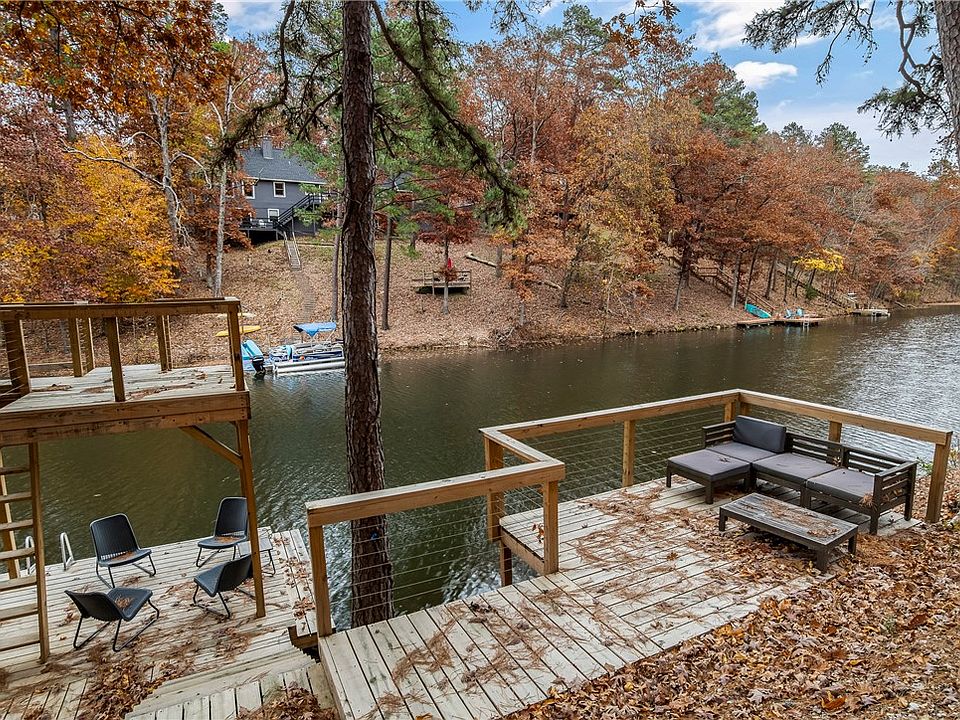 1st image of 4 Lakeside Dr