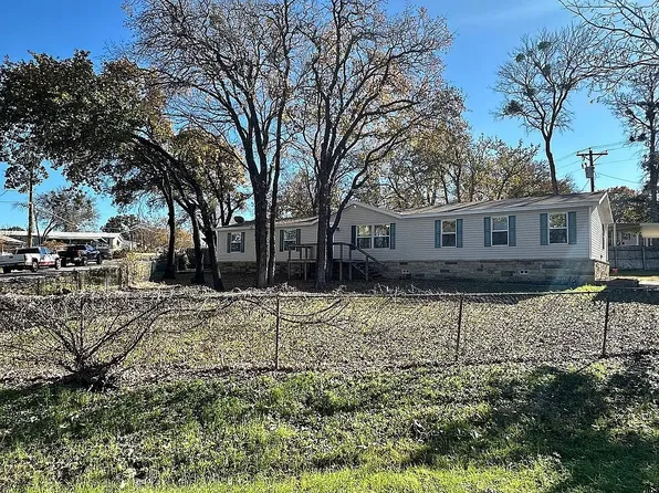 622 Branding Iron Trl, Granbury, TX 76049