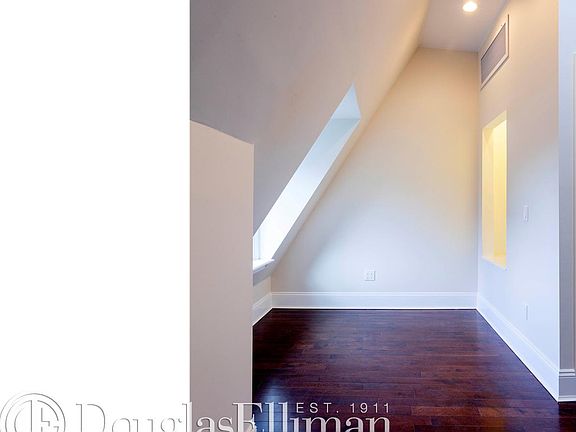 5th image of 252 Gates Ave APT 3