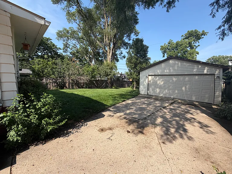 235 Nordica Ave — Photo 2