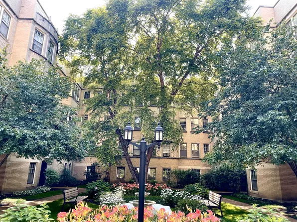 680 Hinman Ave APT 3F, Evanston, IL 60202