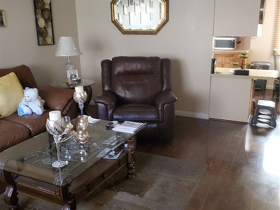 4th image of 721 Larch St APT 4