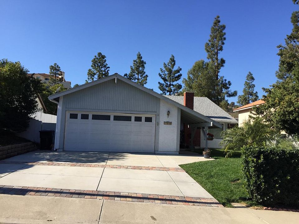 Lovely 3 Br house With Yard