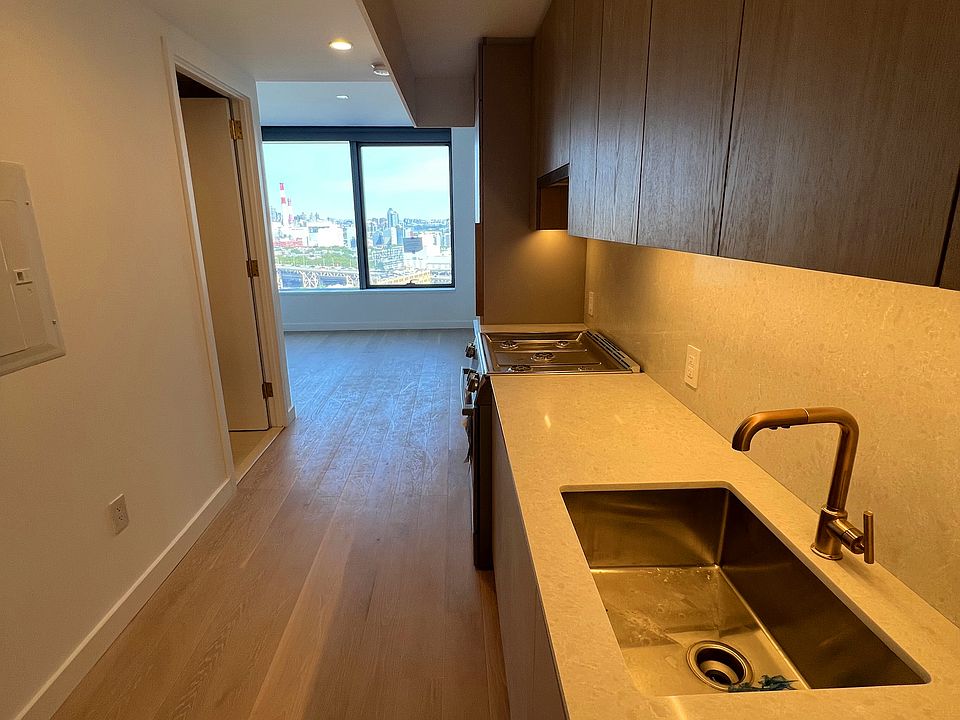 1st image of 3 Court Sq APT 6207