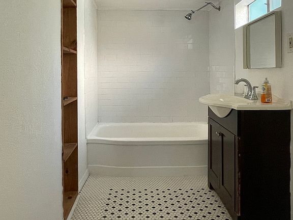 3rd image of 216 S Avenue 19 Unit 1/2