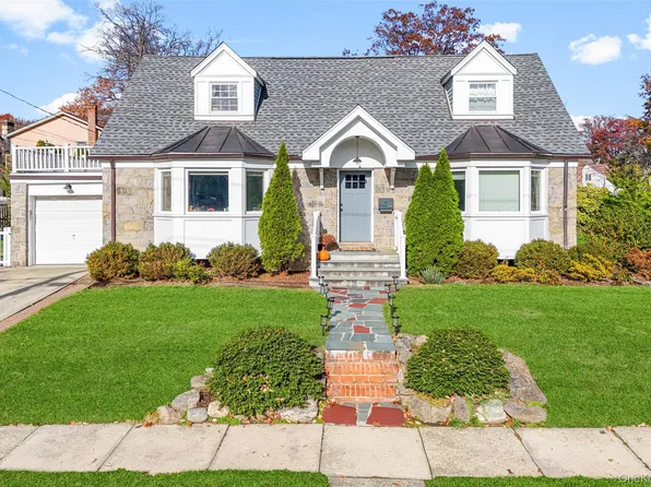 1096 Hunter Avenue, Pelham, NY 10803