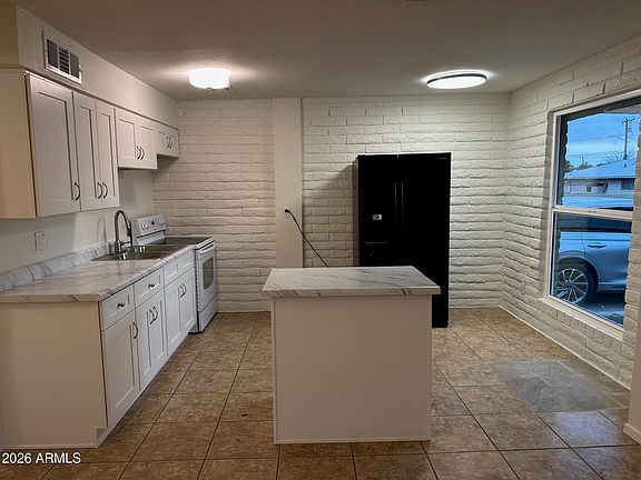 4th image of 2333 W GLENROSA Avenue #114