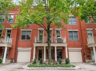 434 N Clinton St, Chicago, IL 60654