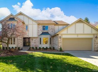 733 Timberline Dr, Rochester Hills, MI 48309