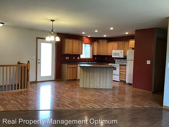 3rd image of 3950 Pawnee Dr SE