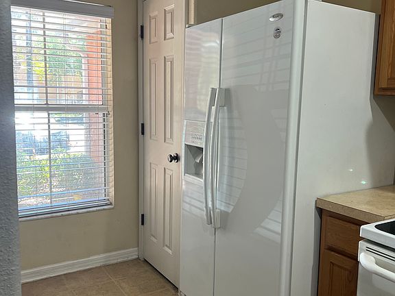 4th image of 10810 Kensington Park Ave
