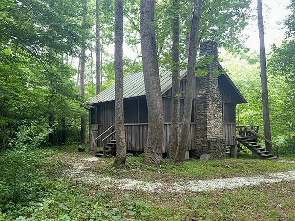 3rd image of 815 Maury River Rd