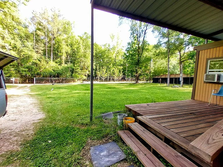 Nice big yard!