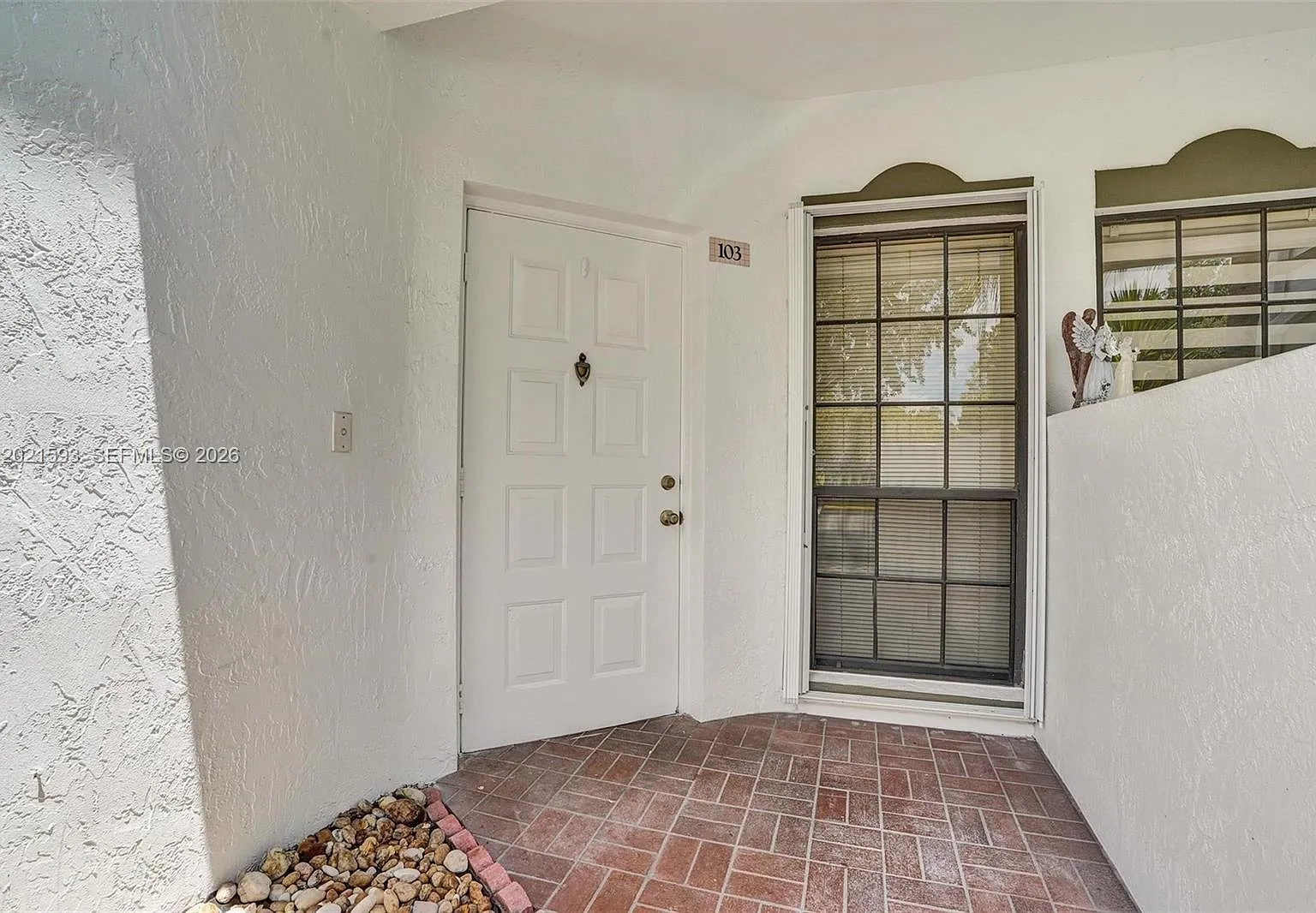 Las Verdes Condo — Photo 4