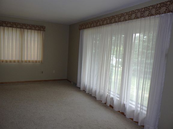 5th image of 305 Riverview Dr