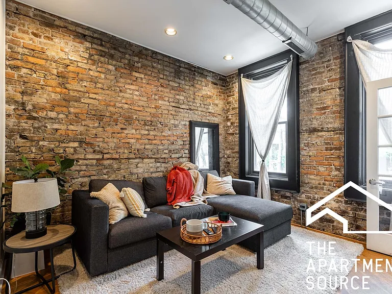 1937 N Winchester Ave #2 — Photo 6