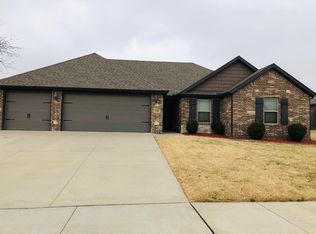 550 Keswick Dr, Centerton, AR 72719