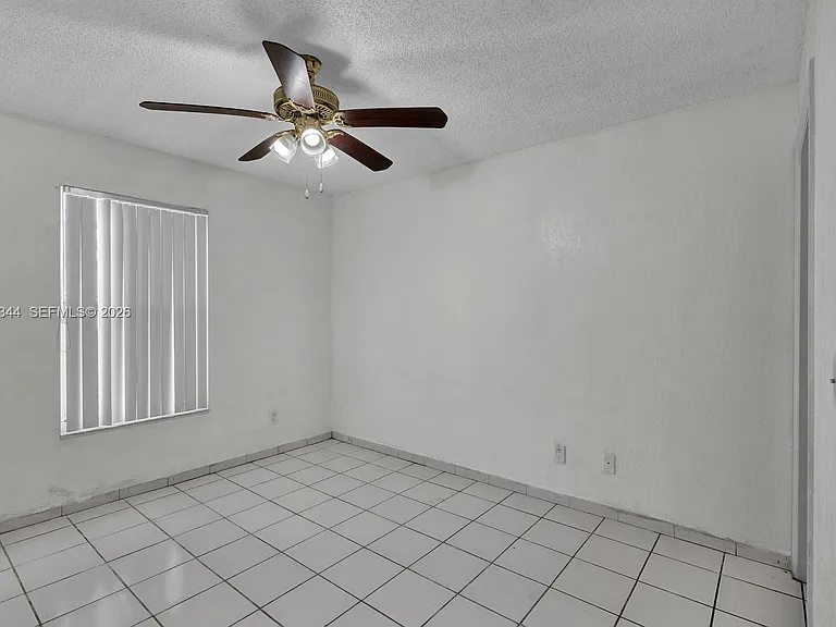 768 SW 9th St — Photo 4