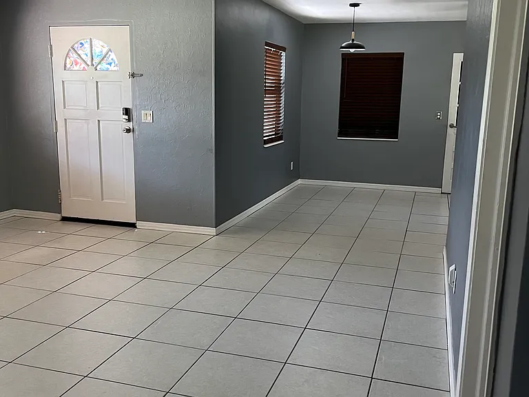 108 E Garland Ct — Photo 11
