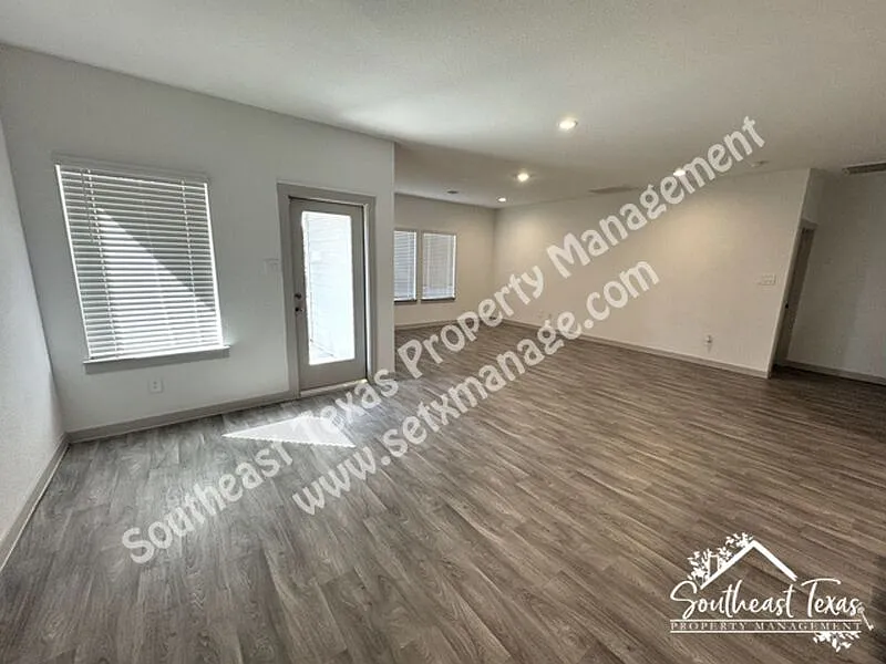 4 bed, 3.0 bath, 2161 sqft, $2,350 — Photo 4