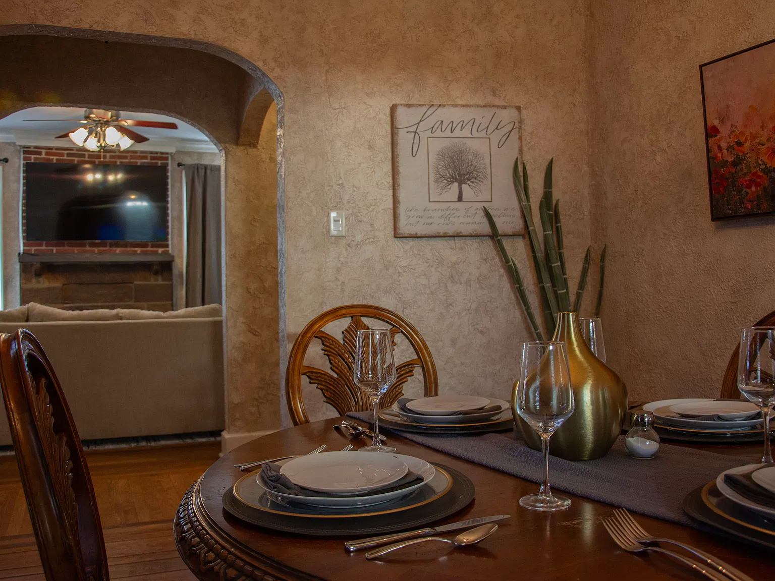 811 Cypress Dr — Photo 4