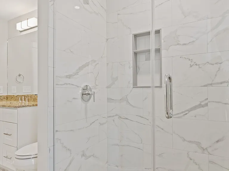 52 Balmoral St #MAIN — Photo 5