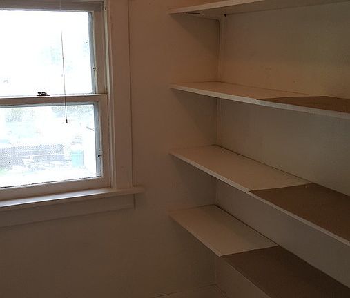 4th image of 419 1/2 N 2nd Ave