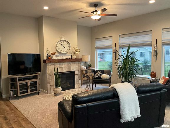 2nd image of 104 Muhs Cir