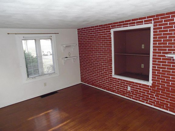 3rd image of 1214 E Paris Ave