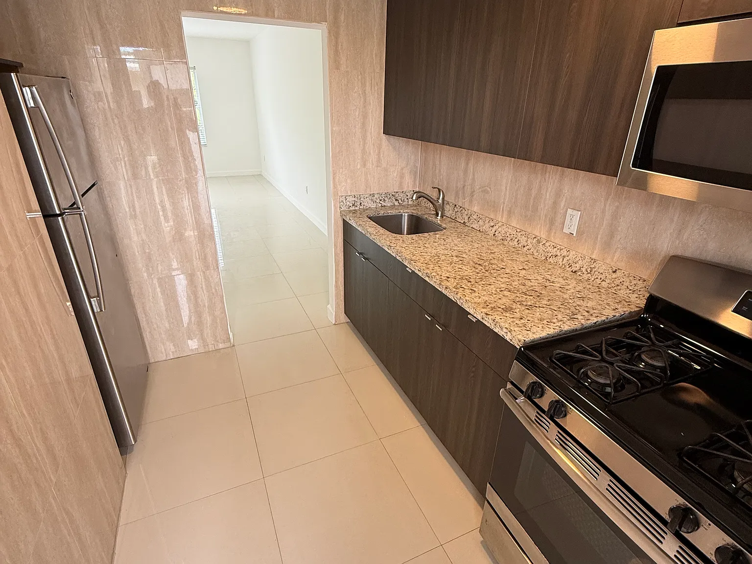 1 bed, 850 sqft, $1,850 — Photo 2