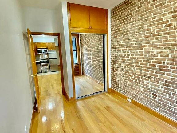 4th image of 324 E 52nd St #C5