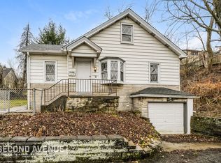 1030 Franklin Dr, Bethel Park, PA 15102