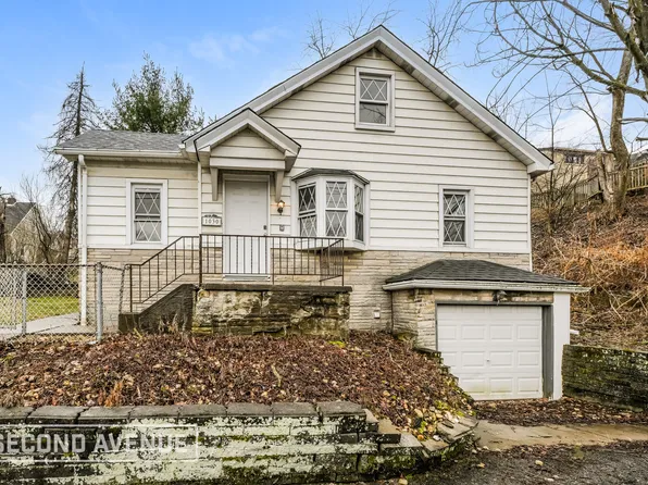 1030 Franklin Dr, Bethel Park, PA 15102