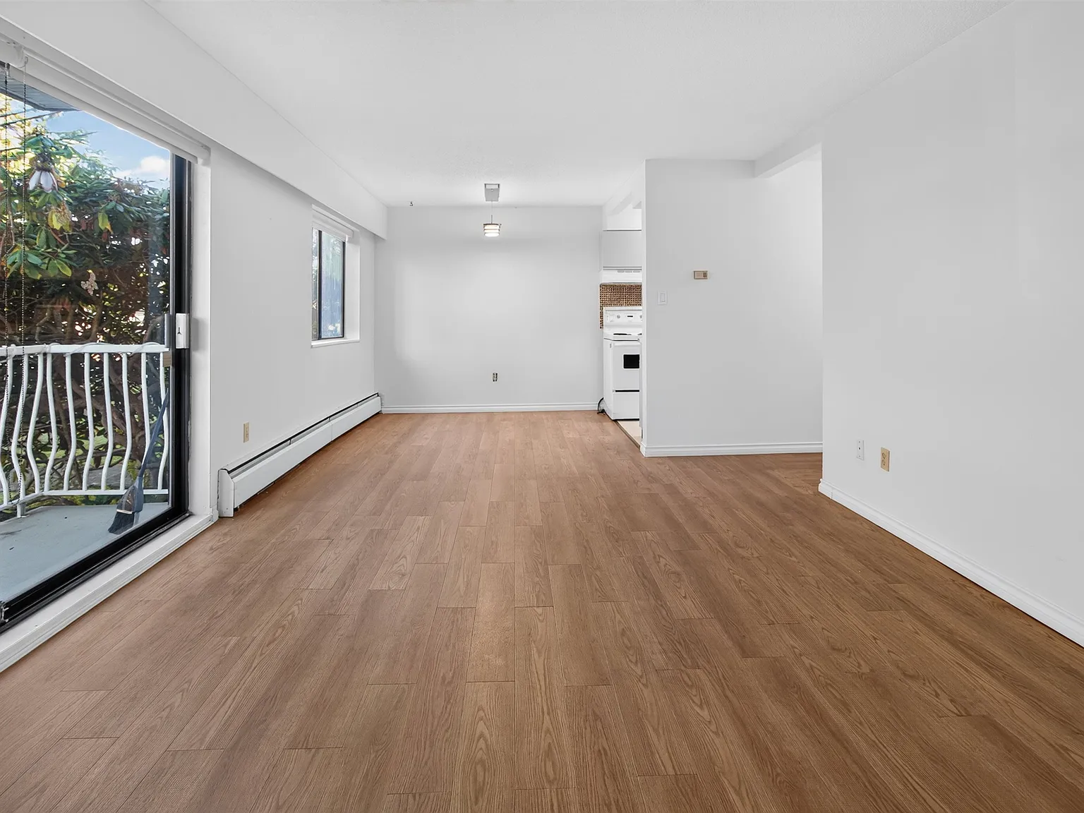 2 bed, 855 sqft, $2,200 — Photo 2