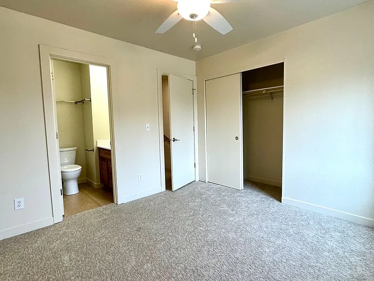 1980 NE Zachary Ct — Photo 17