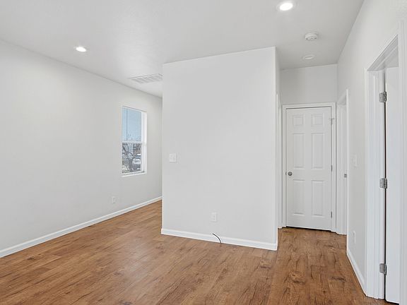 4th image of 15603 W August Ave