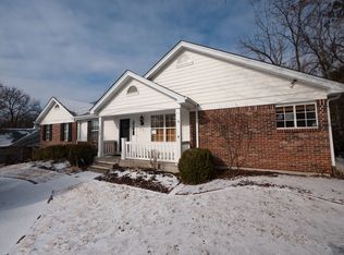 573 Oakhaven Ln, Saint Louis, MO 63141