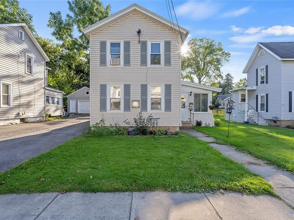 33 Delevan St, Auburn, NY 13021