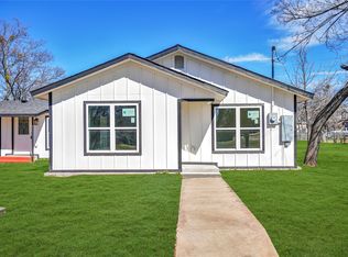 402 W College St, Jacksboro, TX 76458